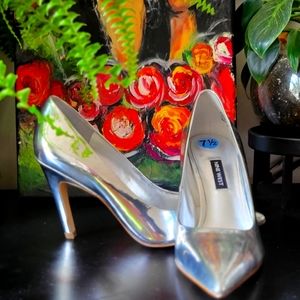 Nine West Platinum Silver Pumps 7.5US